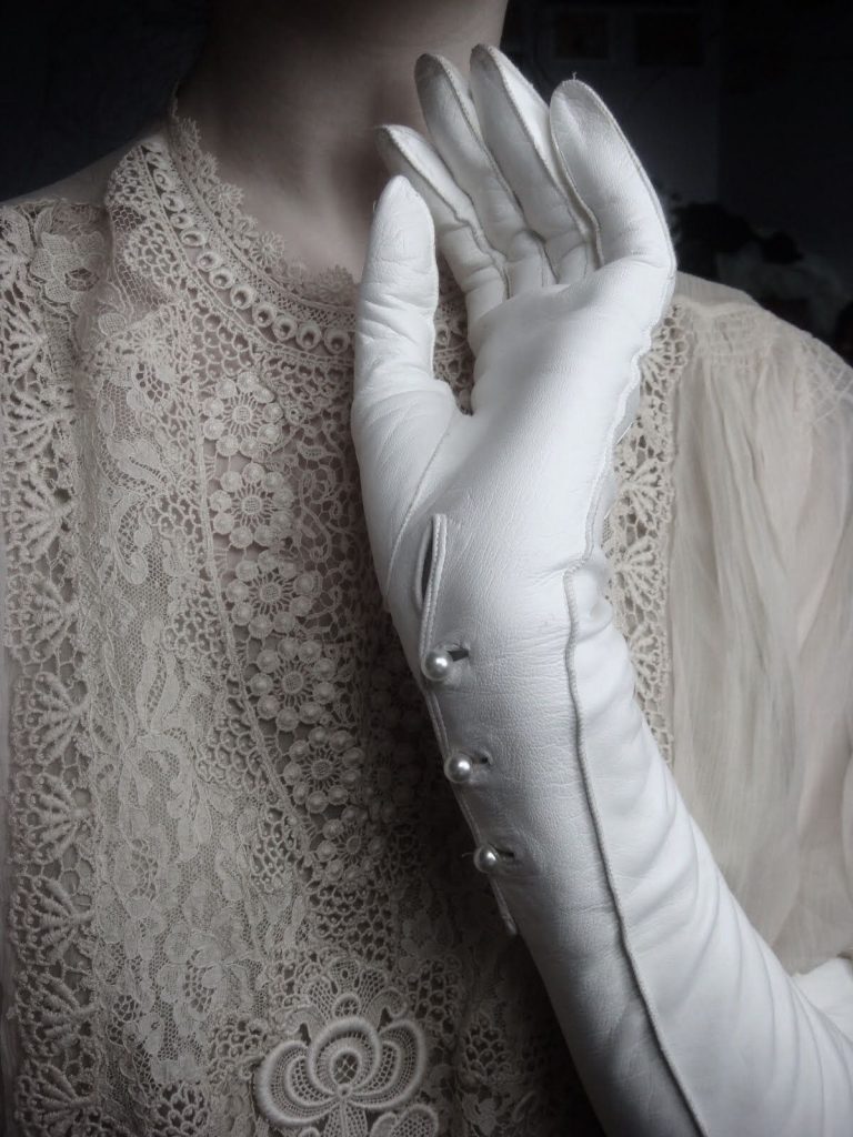 titanic morning gloves